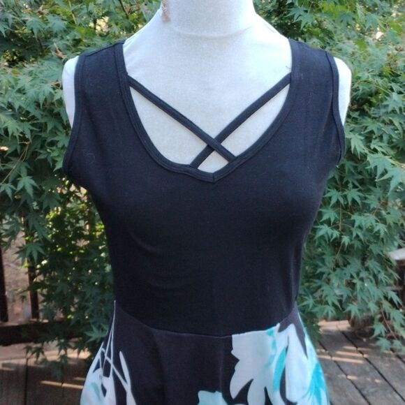 Moyabo Soft Knit Dress - Picture 2 of 13